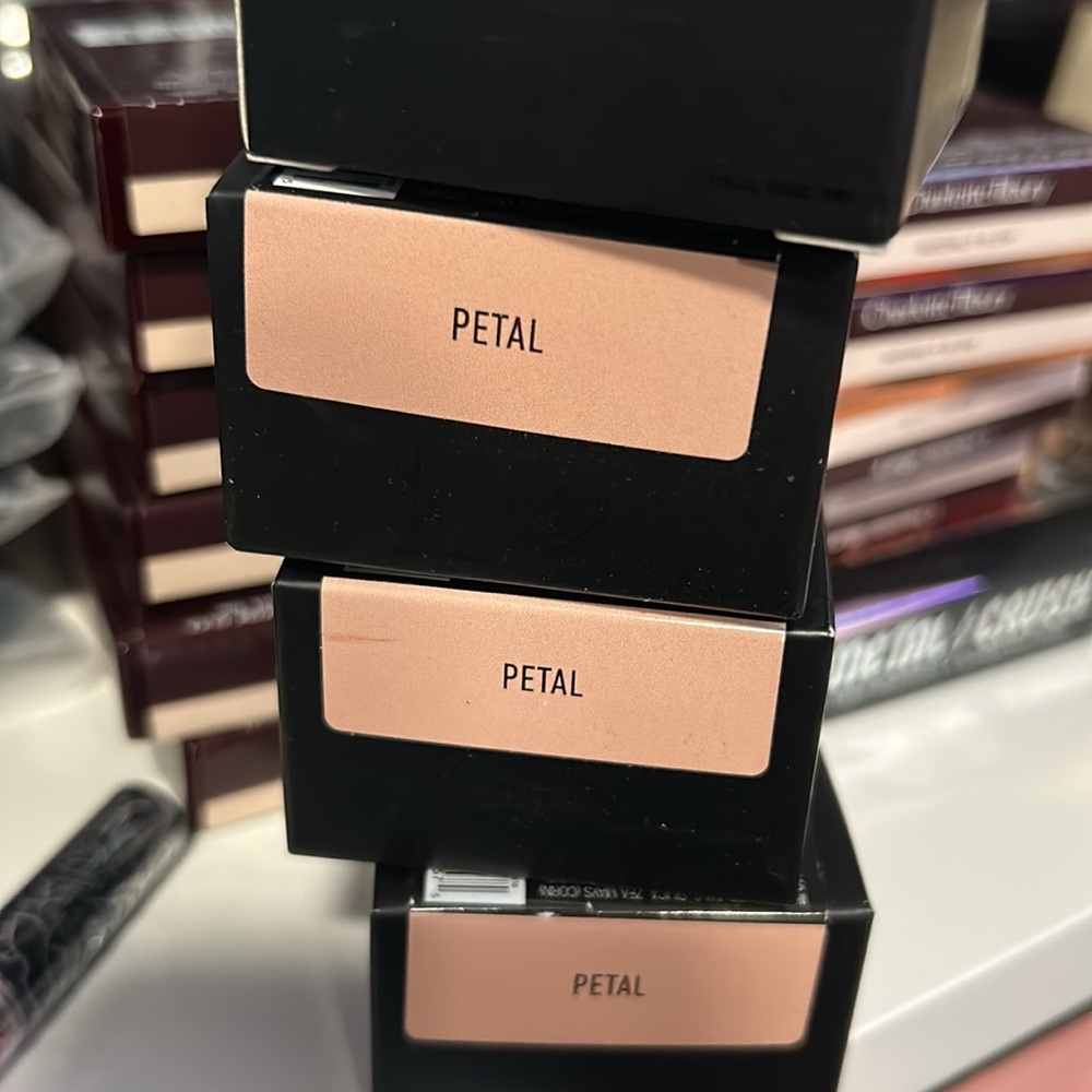 Kat Von D Lock-it Brightening Powder